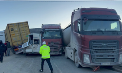 Buzlanma nedeniyle 11 araç birbirine girdi