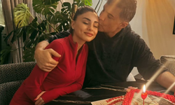Eleştirilere rağmen Özcan Deniz ve eşinden 3. yıl pozu