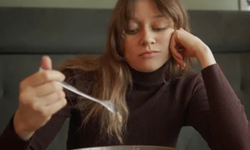 Yalnız yemek yemek sağlığı olumsuz etkliyor