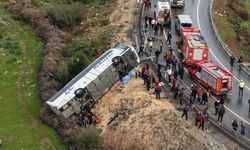 Antalya’da feci kaza: Yolcu otobüsü şarampole devrildi