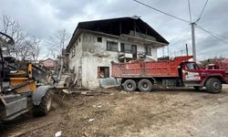 Sakarya’da bir evden iki günde 20 kamyon çöp çıkarıldı