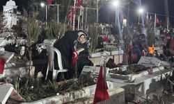 Deprem bölgesinde anma günü: Okullara ara, kamuya izin