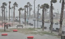 Şiddetli yağış ve fırtına Doğu Akdeniz'i vurdu