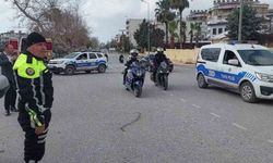 32 yıllık göreve duygusal veda: Trafik polisine motosikletli sürpriz