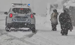 Yolda mahsur kalan vatandaşlar kurtarıldı