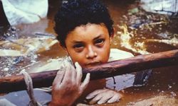 Gözler önünde sessizce ölmeyi bekleyen Omayra Sanchez: 60 saatlik bir vicdan azabı!