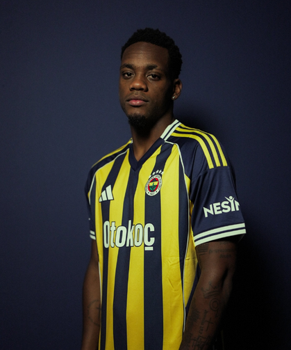 Fenerbahçe'de Beklenen İmza Geldi: Jhon Durán Resmen Sarı-Lacivertli!