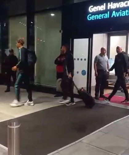 Liverpool İstanbul’da: Dev maç öncesi kafile kente geldi