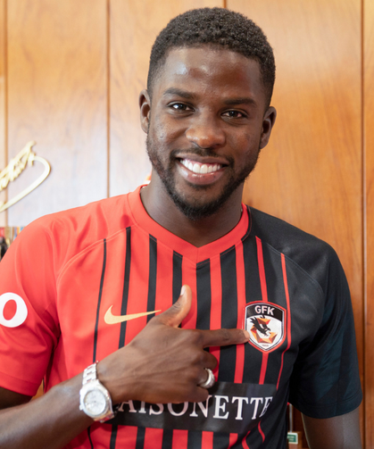 İstanbul’da AVM’de panik anları: Senegalli milli futbolcuya silah çekildi