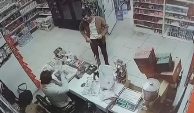 İzmir’de skandal görüntüler: Kasiyer kadına cinsel organını gösterdi!