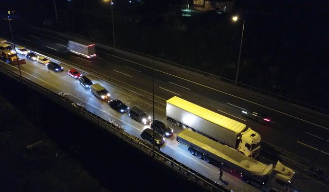 8 aracın karıştığı zincirleme kazada: 2 kişi öldü, 4 yaralı var!