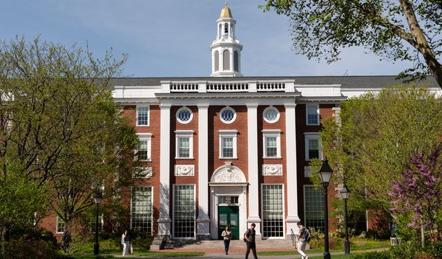 ABD'den Harvard’a ağır yaptırım: Öğrenci programı sertifikası iptal edildi
