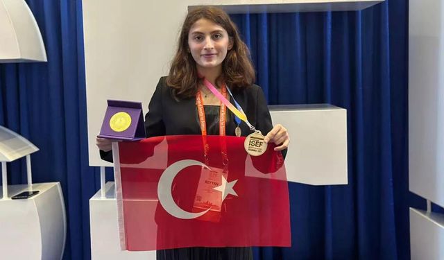 Türk öğrenci Reyyan Çifci'den ABD'de büyük başarı!