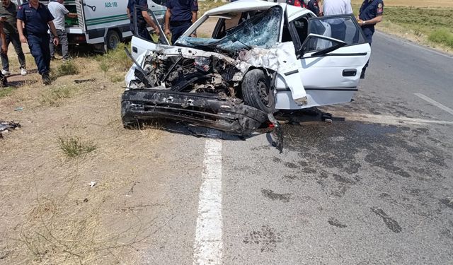 Aksaray’da otomobil ile kamyonet çarpıştı: 1 ölü, 3 yaralı