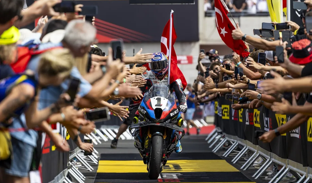Toprak Razgatlıoğlu, Dünya Superbike Şampiyonası'nın 1000. Yarışını Kazandı!