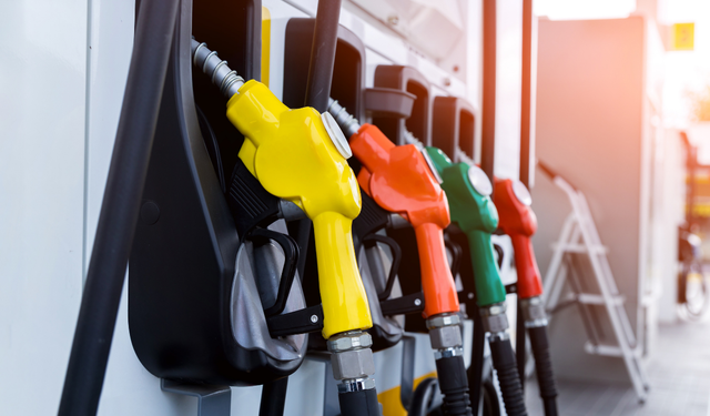 Benzine İndirim mi Geliyor? İstanbul, Ankara, İzmir güncel Akaryakıt Fiyatları 12 Eylül 2025!