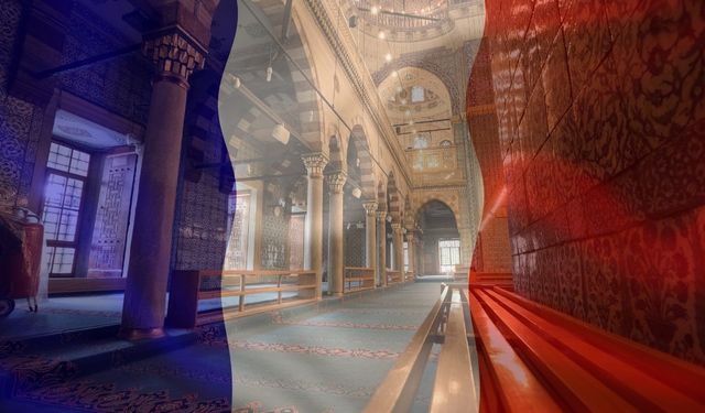 Paris’te 9 camiye domuz kafalı saldırı