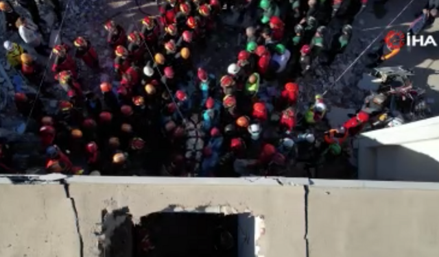 18 Yaşındaki Dilara Gebze’de Çöken Binadan Böyle Kurtarıldı