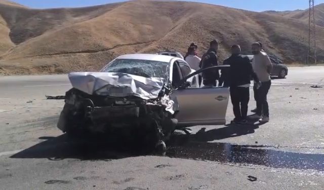 Hakkari’de iki araç çarpıştı: 4 kişi yaralandı