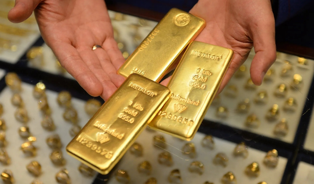 Altında sert düşüş sürüyor: Ons 4 bin doların altında