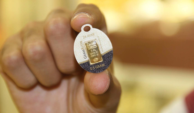 Ons altın 4000 doları aştı: Gram altın rekora koştu