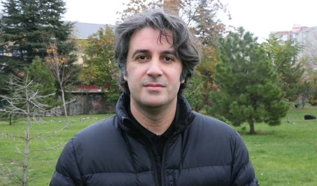 Akademisyen Behçet Yalın Özkara, bankadan hesabına yanlışlıkla gelen 2,3 milyon lirayı iade etti