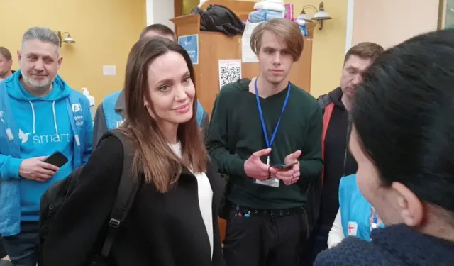 Angelina Jolie, Ukrayna’nın cephe hattını ziyaret etti!