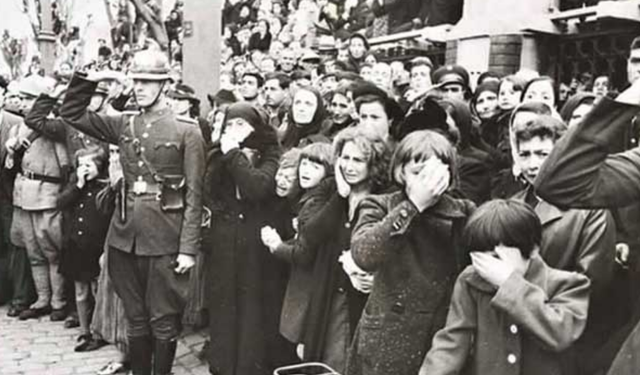 Arşivlerden Atatürk’ün Son Yolculuğu: Ulusun Kederi Fotoğraflarda Can Buldu