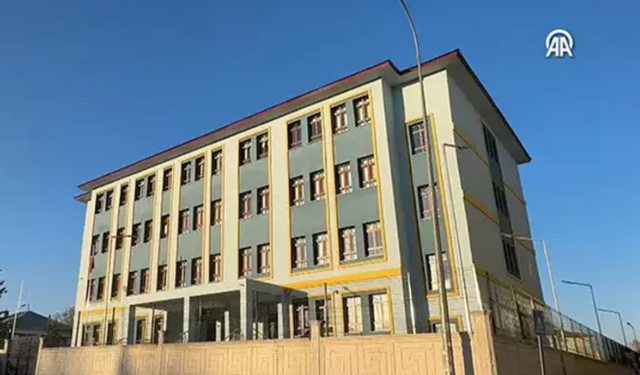 Erzurum'da bir okulda sülfür gazı nedeniyle eğitime ara verildi!