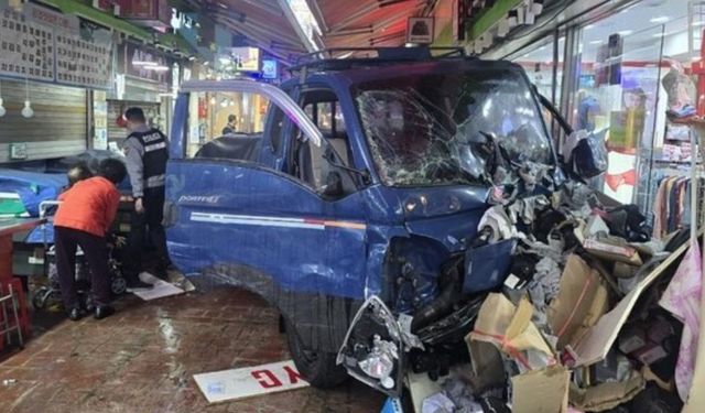 Güney Kore’de pazar yerine araç daldı: 2 ölü, 18 yaralı