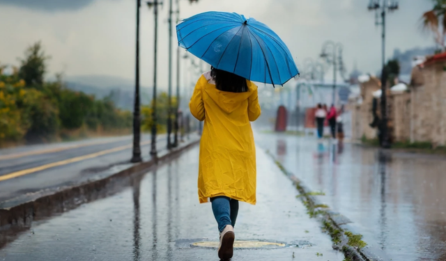 Hava sıcaklıkları yeni haftada düşüyor: Gök gürültülü sağanak bekleniyor