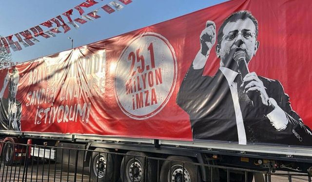 CHP Kurultayı'nda İmamoğlu ve erken seçim için toplanan imzalar sergileniyor
