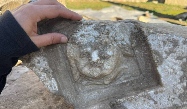 Bartın'da arkeolojik keşif: Amastris Antik Kenti'nde gülümseyen Medusa figürü bulundu