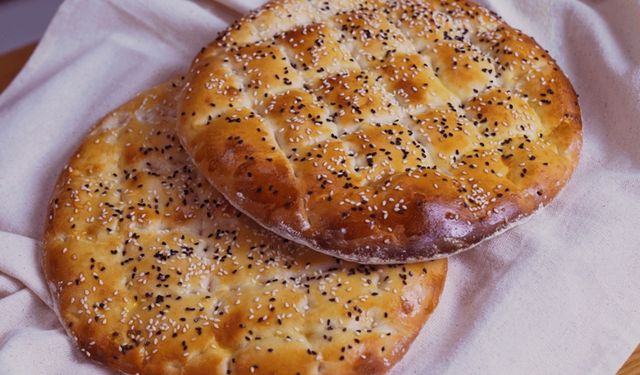 Fırın önünde kuyruk beklemeye son: Evde yumuşacık Ramazan pidesi