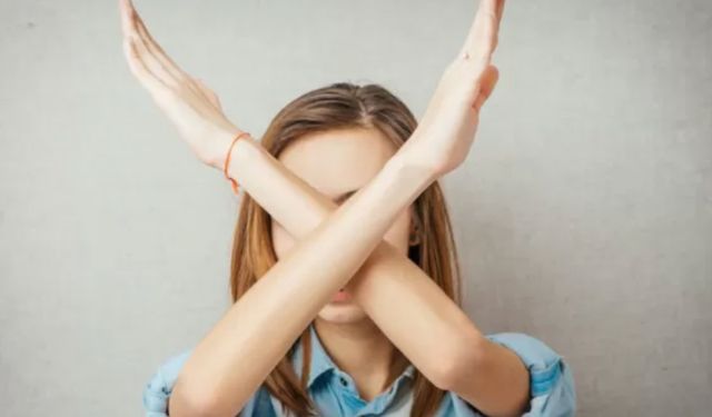 Neden "Hayır" diyemiyoruz? Psikolojik kökenleri ve görünmez prangalarımız!