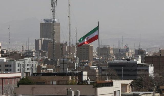 İran'da ilkokula saldırı: 24 kız öğrenci hayatını kaybetti