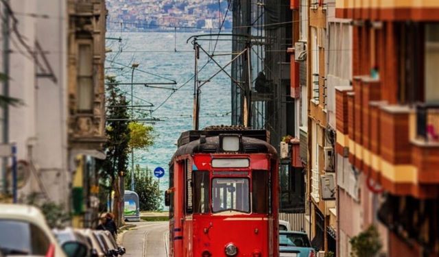Kadıköy’de Bir Gün: Sabah Ekmeğinden “Çoz”a Lezzet Rotası