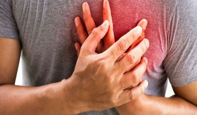 Sessizce gelen tehlike: Birinin kalp krizi geçirdiğini nasıl anlarsınız?