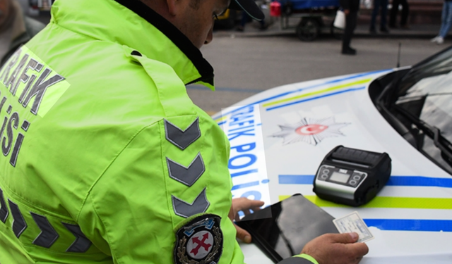 Bir anlık kaçış pahalıya patladı: 506 bin TL ceza, ehliyete el konuldu