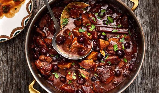 İftar sofralarına saray dokunuşu: Vişneli dana yahnisi