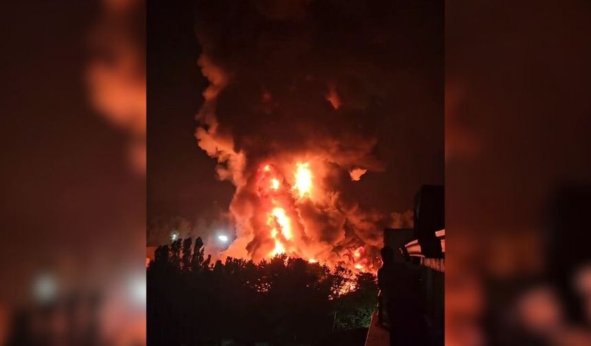İstanbul'da sünger fabrikasında yangın