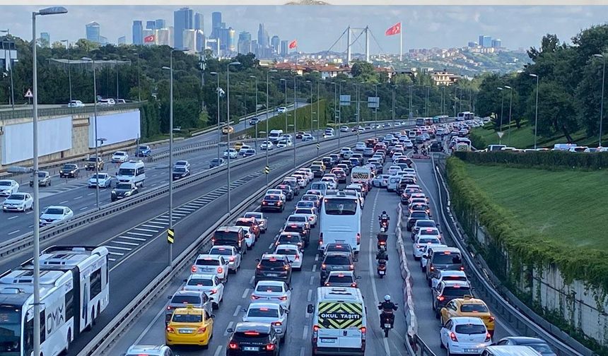 Papa'nın ziyareti devam ediyor, İstanbul'da hangi yollar trafiğe kapalı, hangileri açık?