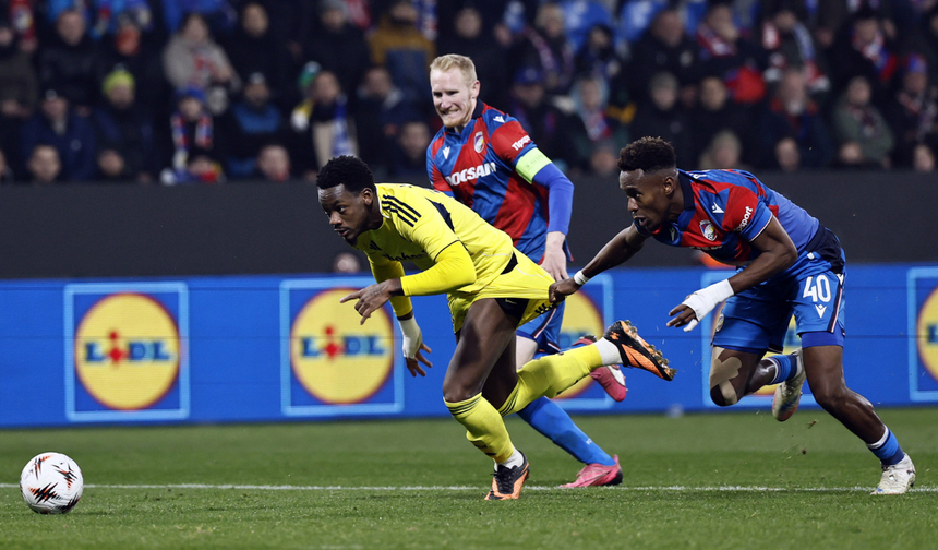Viktoria Plzen – Fenerbahçe maçında sosyal medyayı ayağa kaldıran penaltı kararı