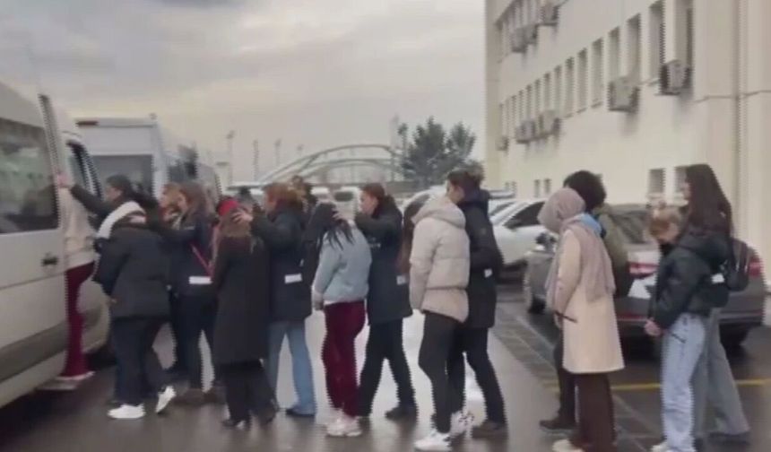 Sosyal medya üzerinden erkekleri dolandırıp darp eden şebeke yakalandı