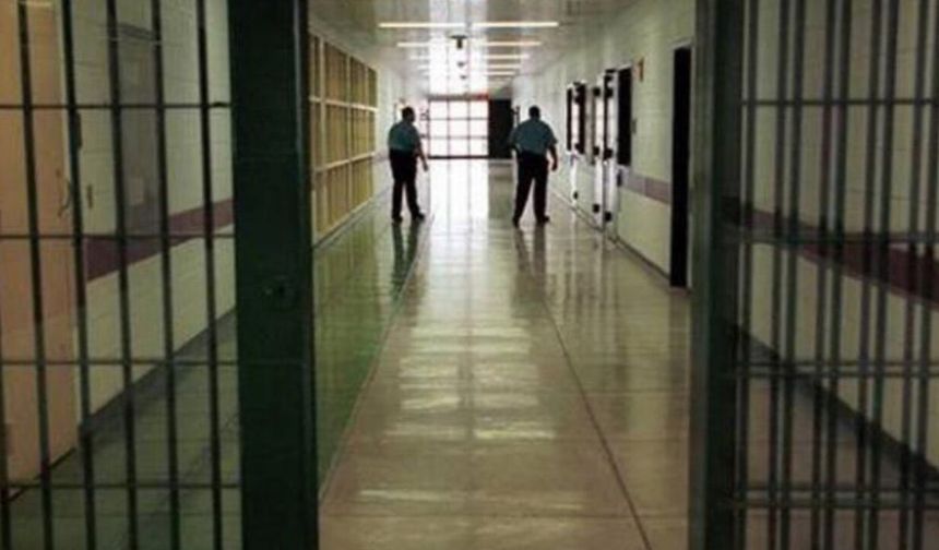 İzmir’de cezaevinde saldırı: İki infaz koruma memuru yaralandı