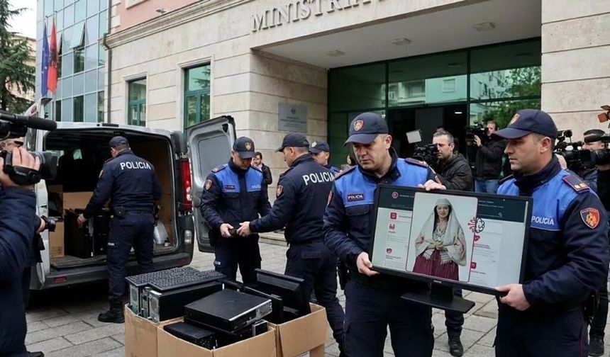 Arnavutluk'ta yapay zeka bakan için 1 milyon euroluk tazminat davası açıldı