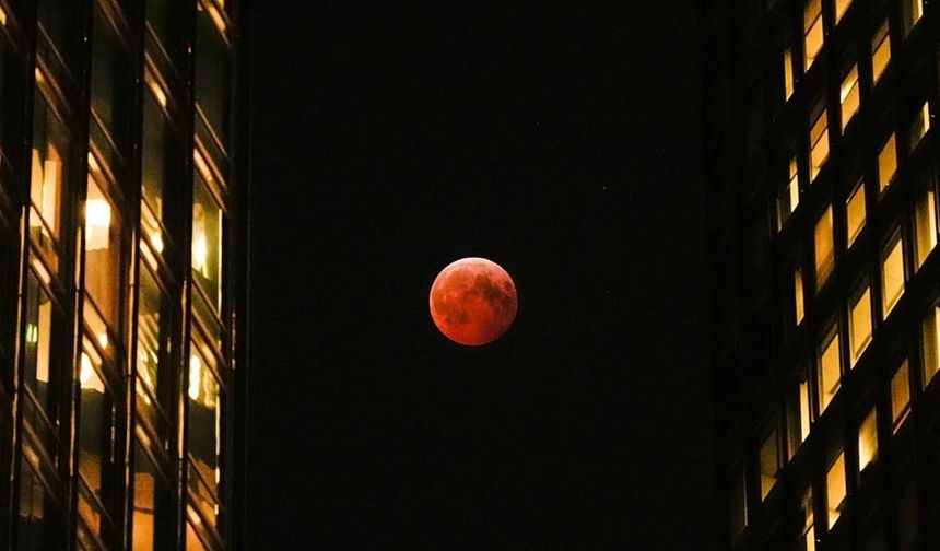 Gökyüzünde üçlü tutulma serisinin son halkası tamamlanıyor