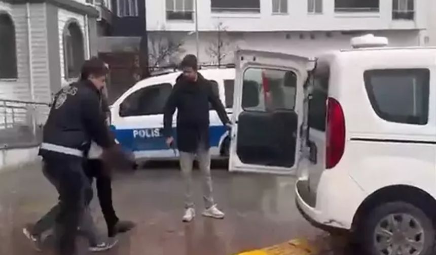 'Birini bıçaklamam lazım' diyerek evden çıktı: 16 yaşındaki kızı bıçakladı