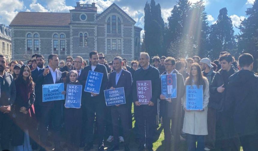 Özgür Özel’den Boğaziçi akademisyenlerine sırt dönmeli destek