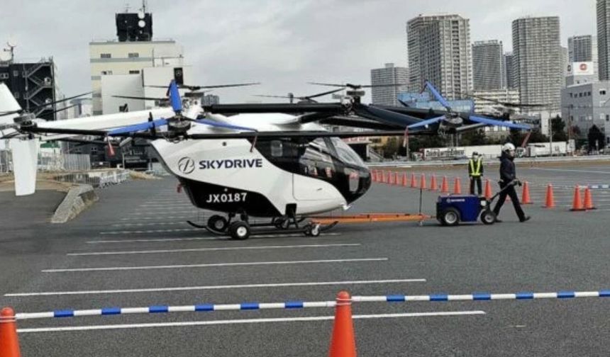 Tokyo Körfezi’nde 3,5 dakikalık tarihi uçan araba testi gerçekleştirildi